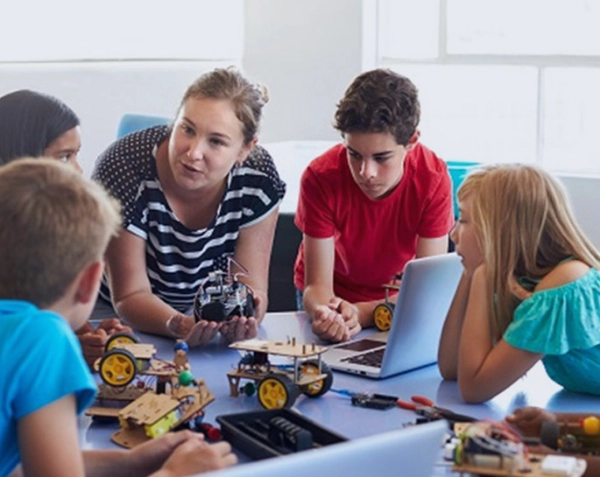 Macchina per incisione con taglio laser CO2 per le scuole: una nuova era nella tecnologia educativa